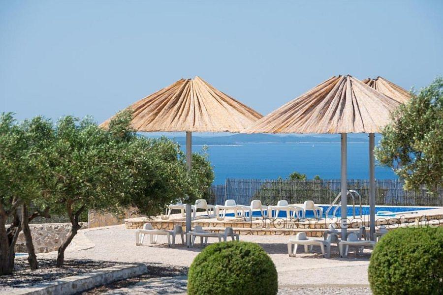 An exceptional property with many outdoor facilities in a quiet location