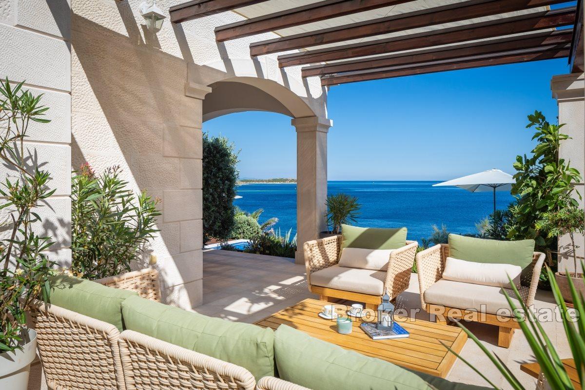 Exclusive seafront villa with pool