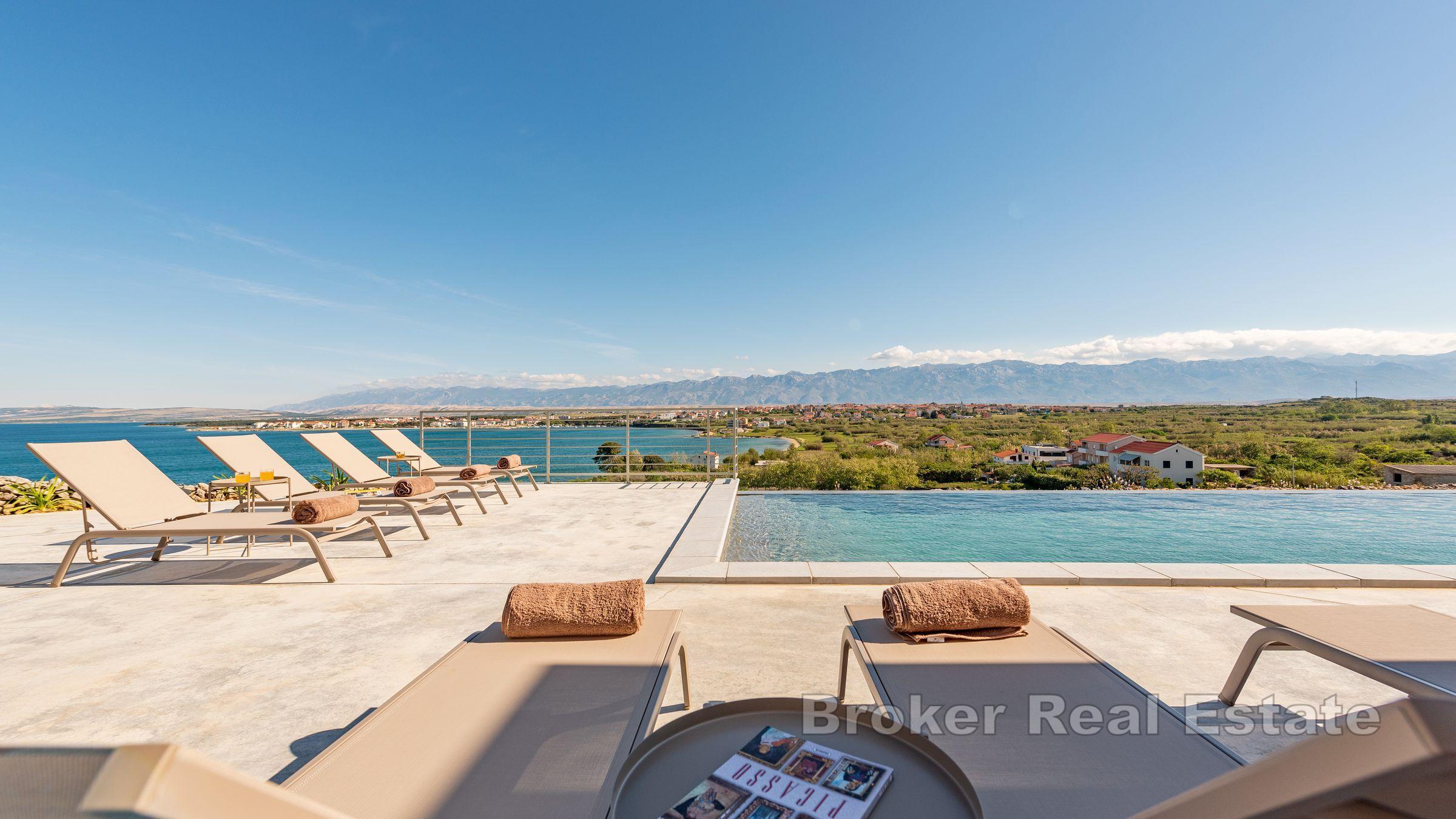 Moderne Villa mit Pool und einzigartigem Meerblick
