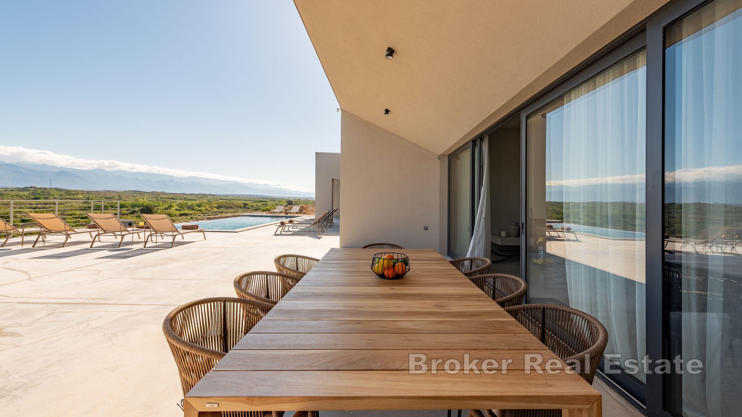Moderne Villa mit Pool und einzigartigem Meerblick