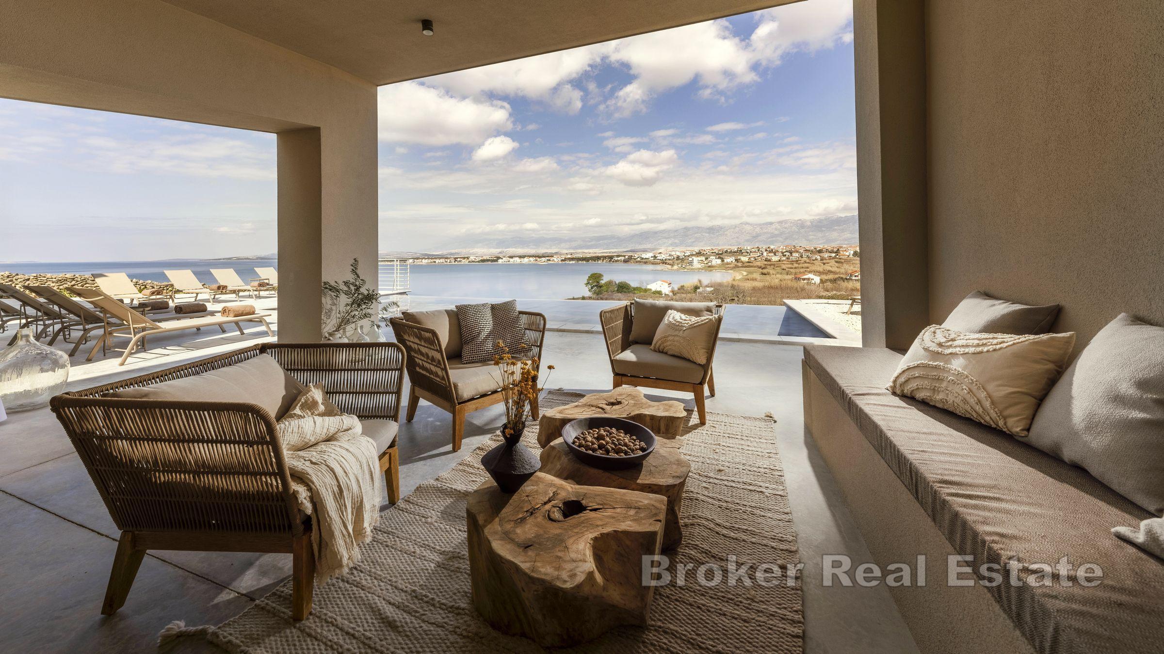Moderne Villa mit Pool und einzigartigem Meerblick
