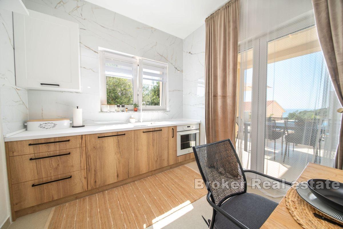 Maison neuve avec piscine et vue sur la mer