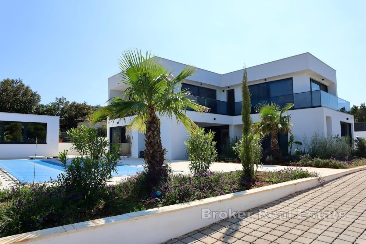 Villa mit Pool in Meeresnähe