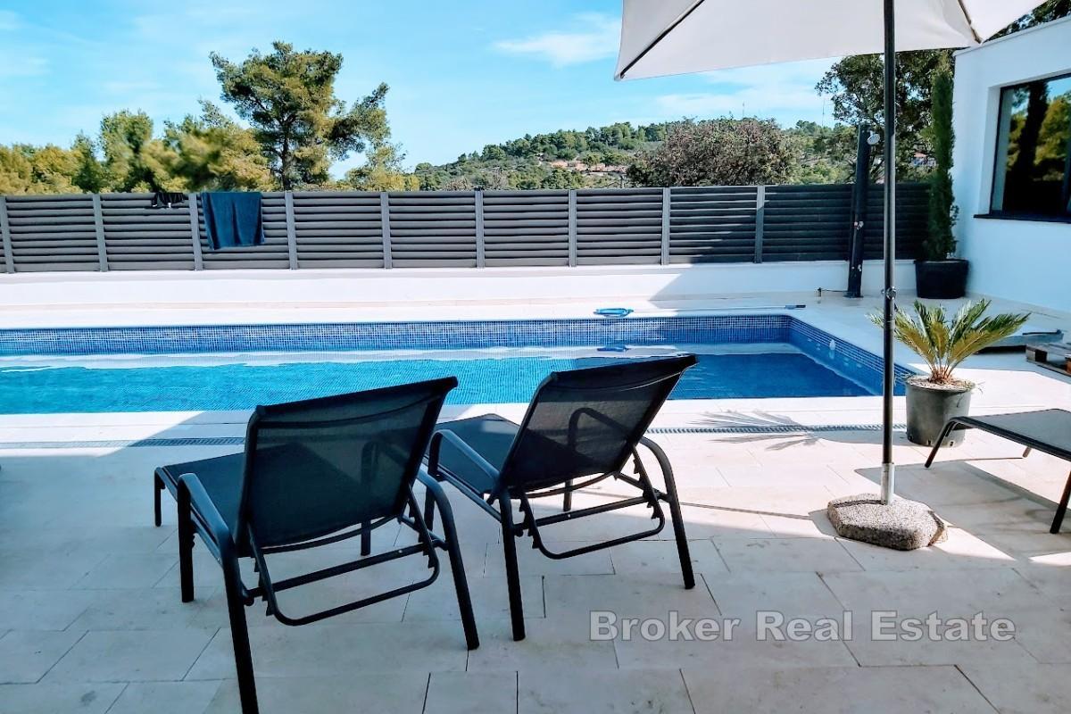 Villa mit Pool in Meeresnähe