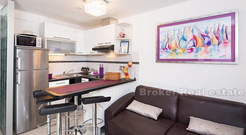 Apartman u centru grada, blizina rive i mora