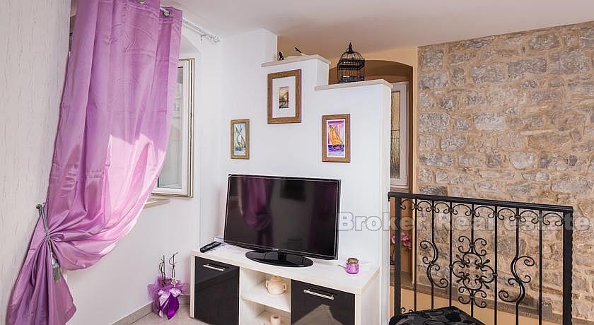 Apartman u centru grada, blizina rive i mora