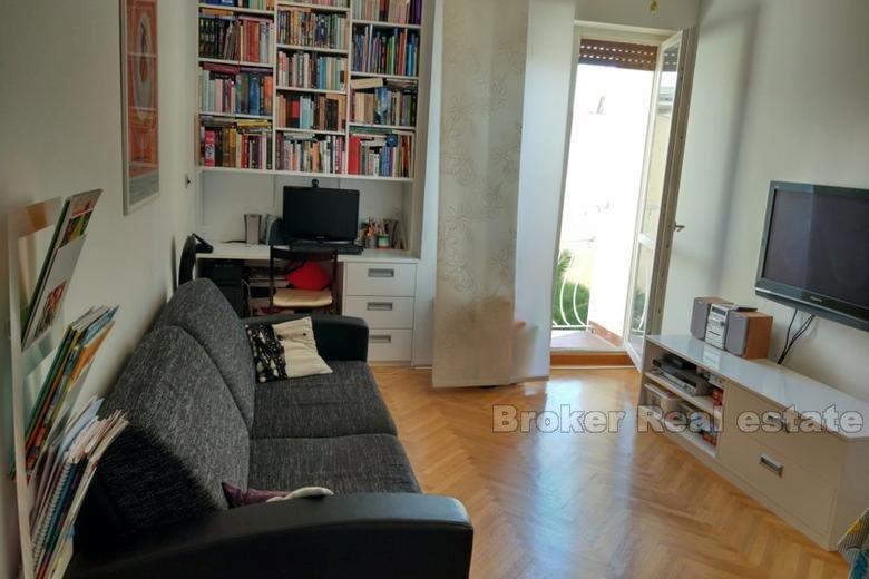 Leilighet / Leilighet i Split, distrikt Trstenik, ett soverom med to balkonger, for salg