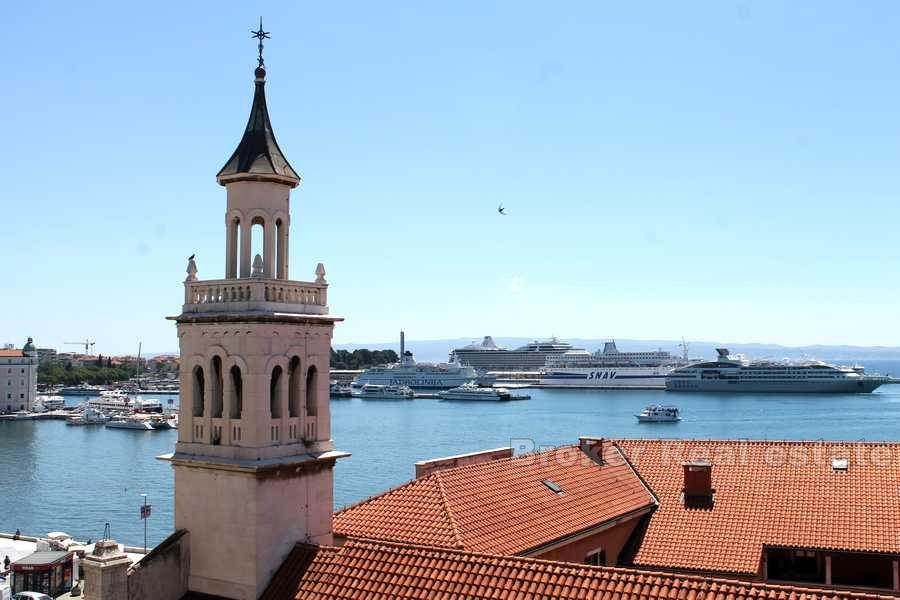 Appartement de trois chambres avec une vue unique sur la mer, à vendre