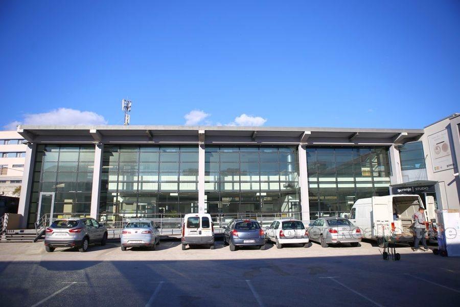Edificio moderno (Kopilica), in vendita