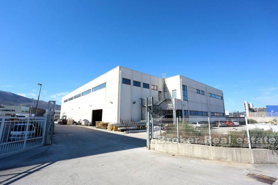 Edificio per mostre e uffici commerciali