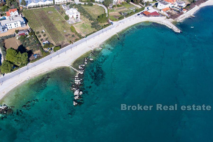 Terrain constructible, première rangée de la mer