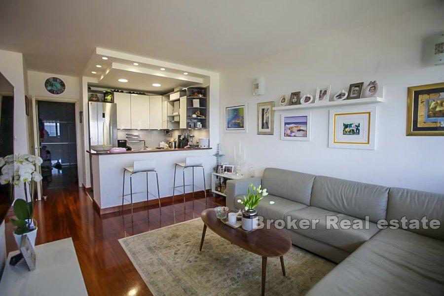 Dvosoban apartman, prvi red do mora