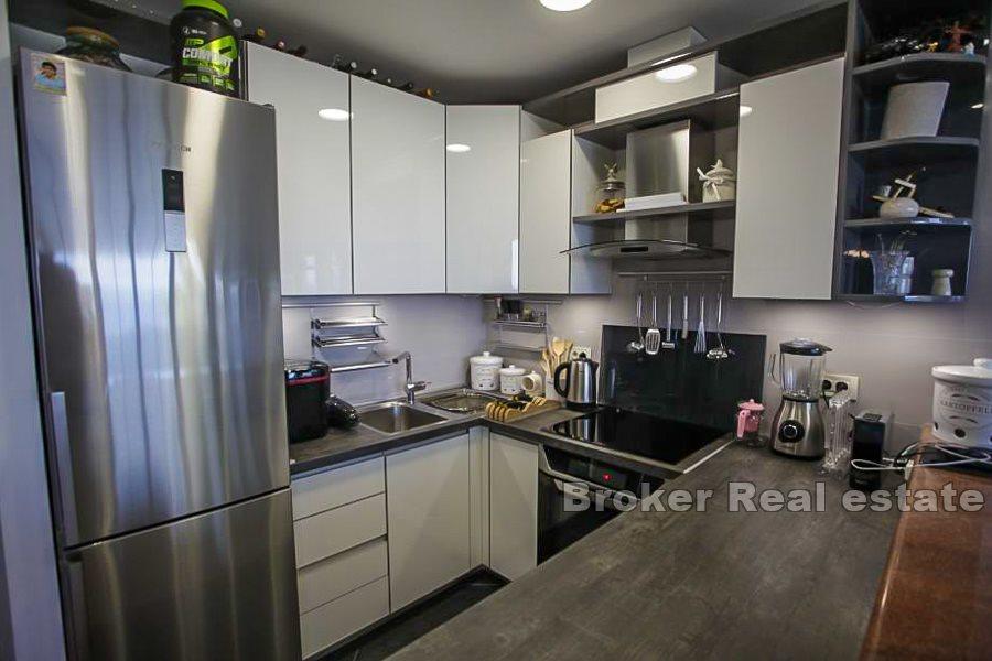Dvosoban apartman, prvi red do mora