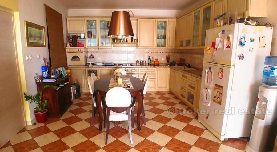 Komfortabel tre roms leilighet (Pazdigrad), til salgs