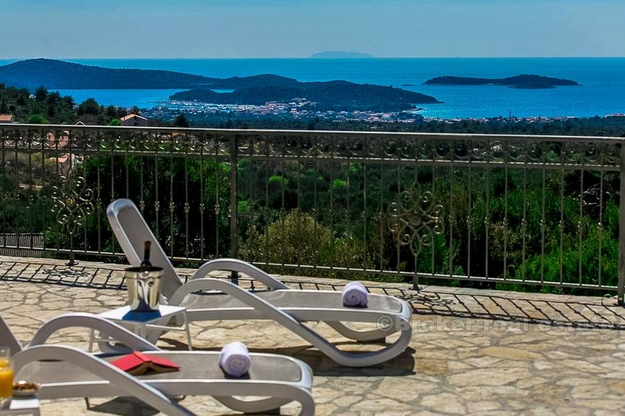 Middelhavet villa med panoramautsikt, til salgs