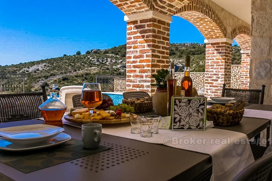 Middelhavet villa med panoramautsikt, til salgs