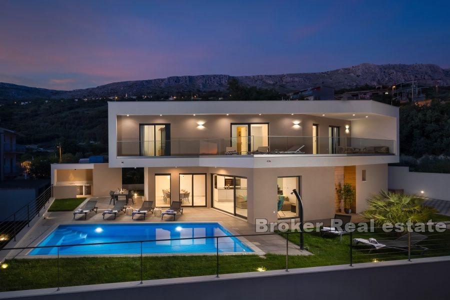 Villa con piscina e vista mare