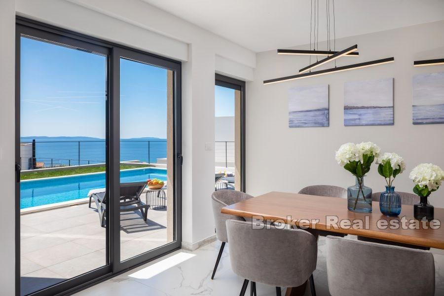 Villa con piscina e vista mare