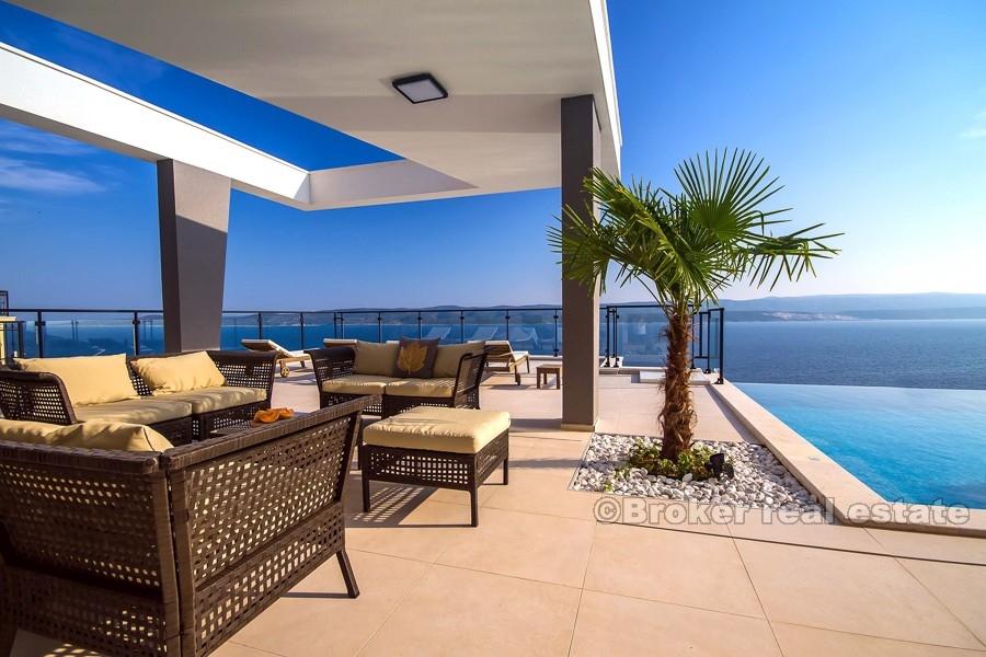 Luxusvilla mit Meerblick