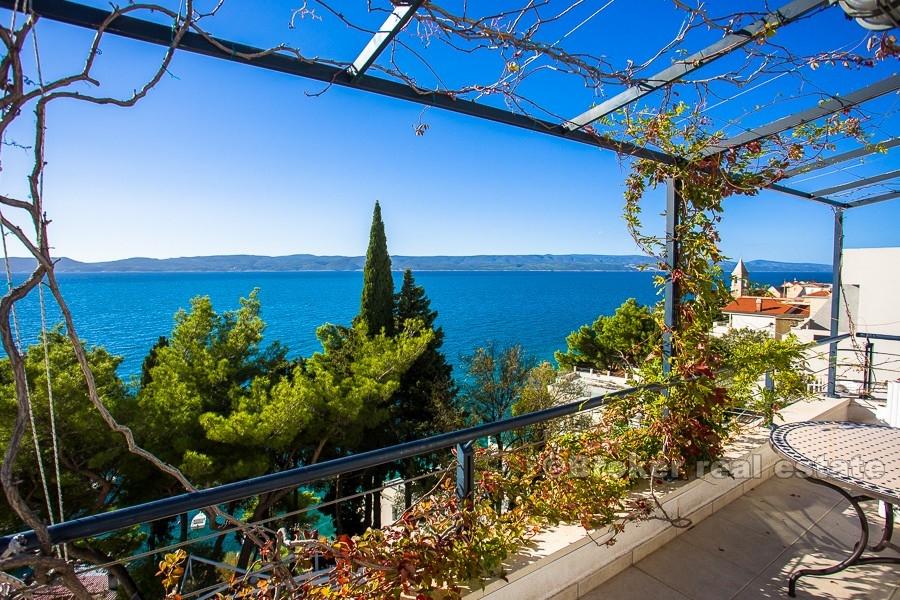 Moderne villa med fin utsikt, til salgs
