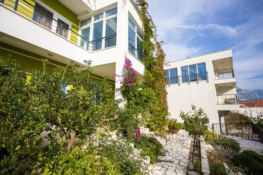 Moderne villa med fin utsikt, til salgs