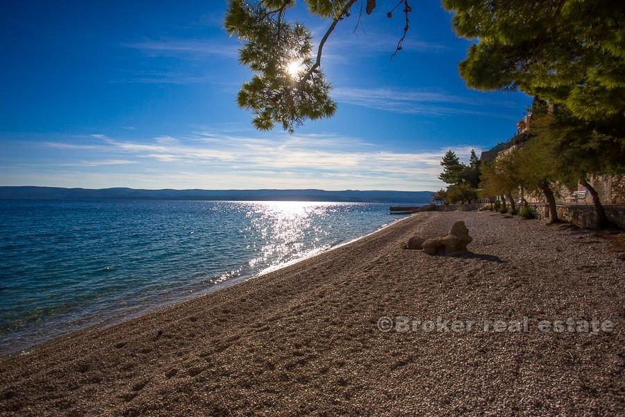 Attractive land plot by the sea, for sale