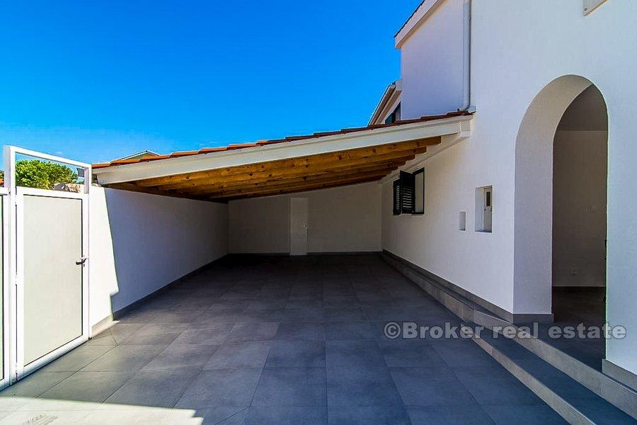 Semi-detached villa with pool, second row from the sea