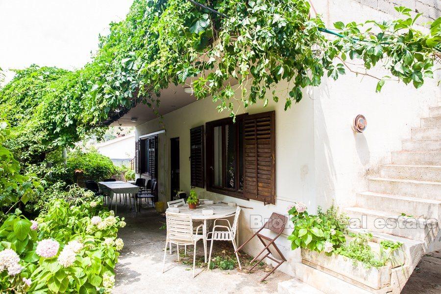 Belle maison inachevée avec vue mer