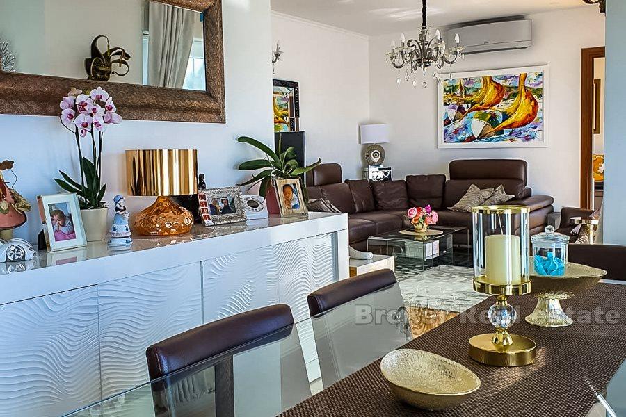 Appartamento moderno con vista mare
