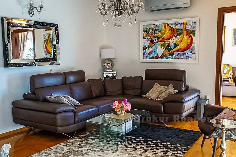 Appartamento moderno con vista mare
