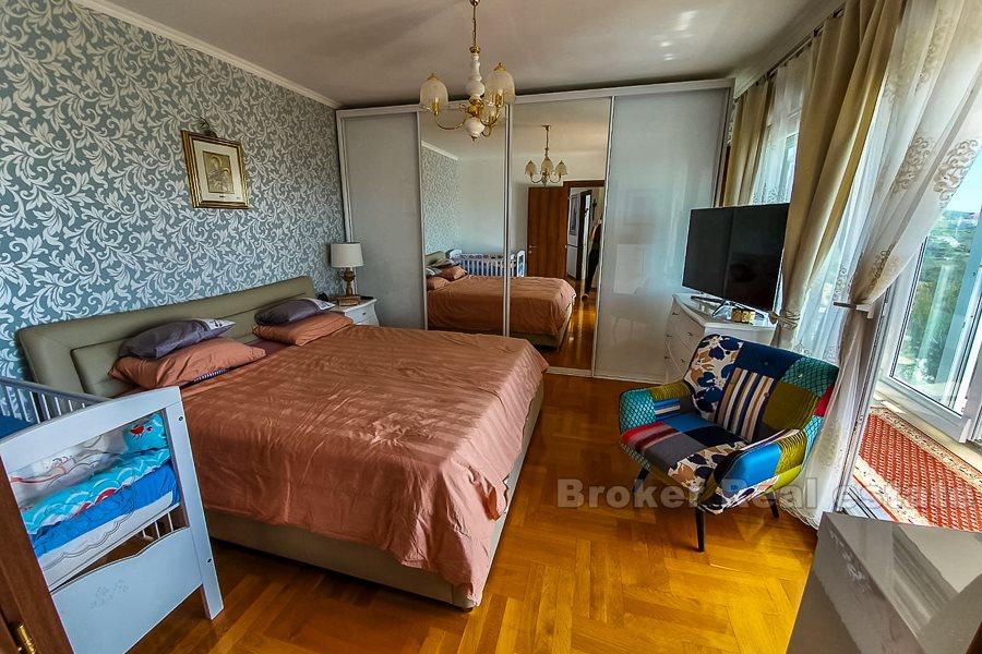 Appartamento moderno con vista mare