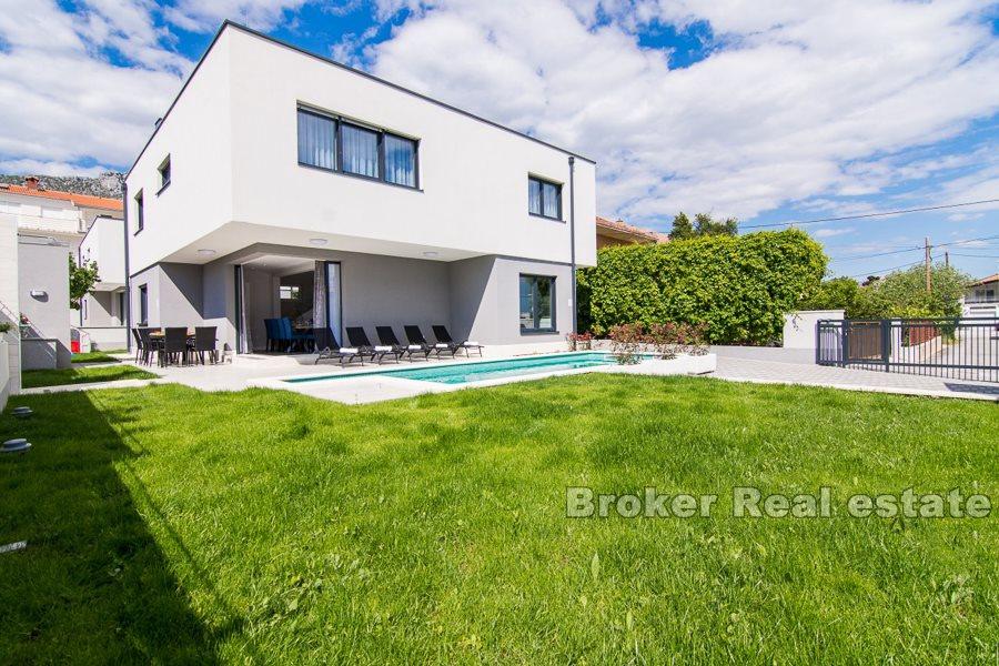 Complexe de deux villas de luxe avec piscine