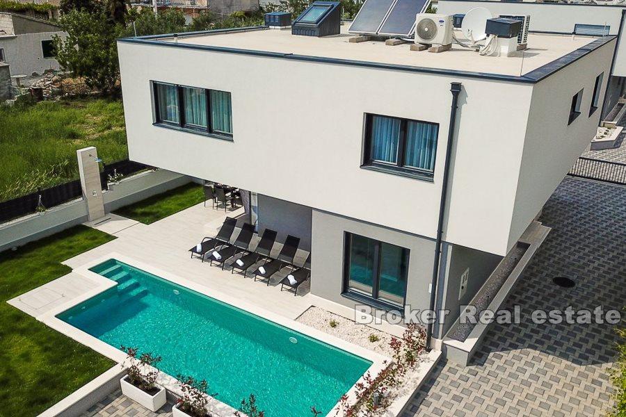 Complexe de deux villas de luxe avec piscine
