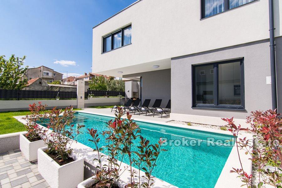 Complexe de deux villas de luxe avec piscine