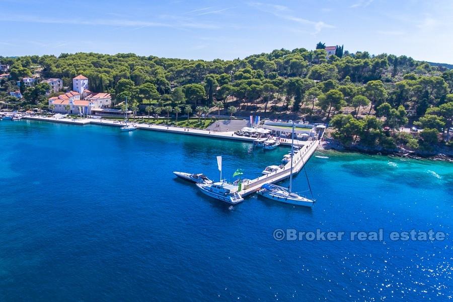 Terreno edificabile terreno con una splendida vista sul mare, per la vendita