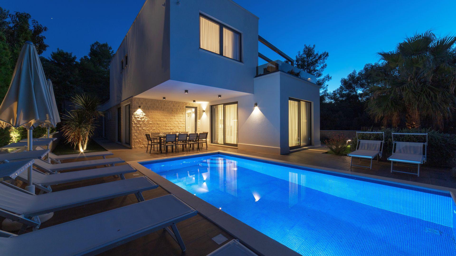 Moderní vila, druhá řada od moře
