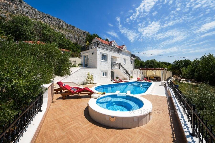 Fantastisk villa med panoramautsikt, til salgs