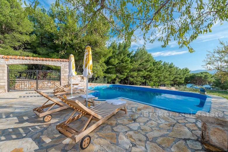 Maison / villa avec piscine, première rangée de la mer