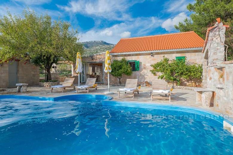 Maison / villa avec piscine, première rangée de la mer