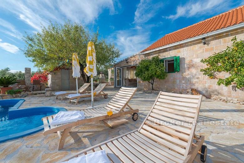 Maison / villa avec piscine, première rangée de la mer