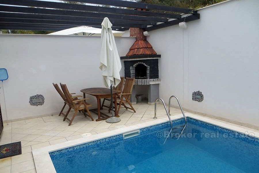 Dům / Vila / Apartmán, moderně zařízený bazénem, k prodeji