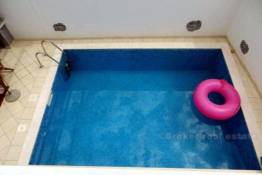 Dům / Vila / Apartmán, moderně zařízený bazénem, k prodeji