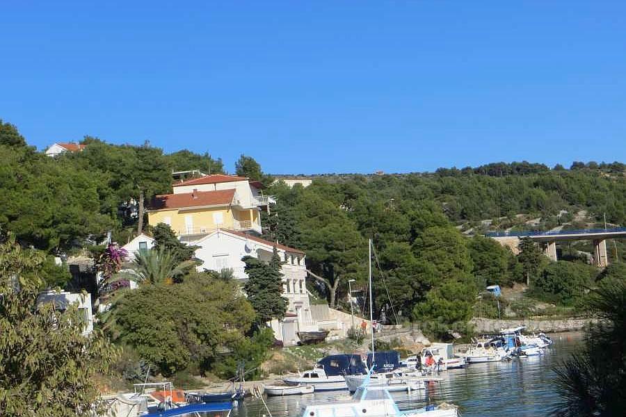 Terreno edificabile con vista sul mare, in vendita