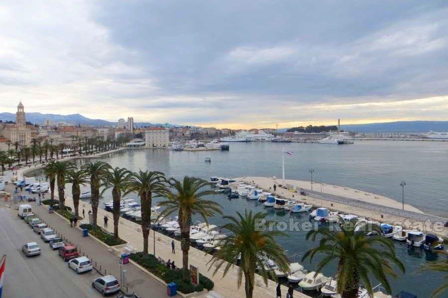 Appartement dans une position unique, première rangée de la mer