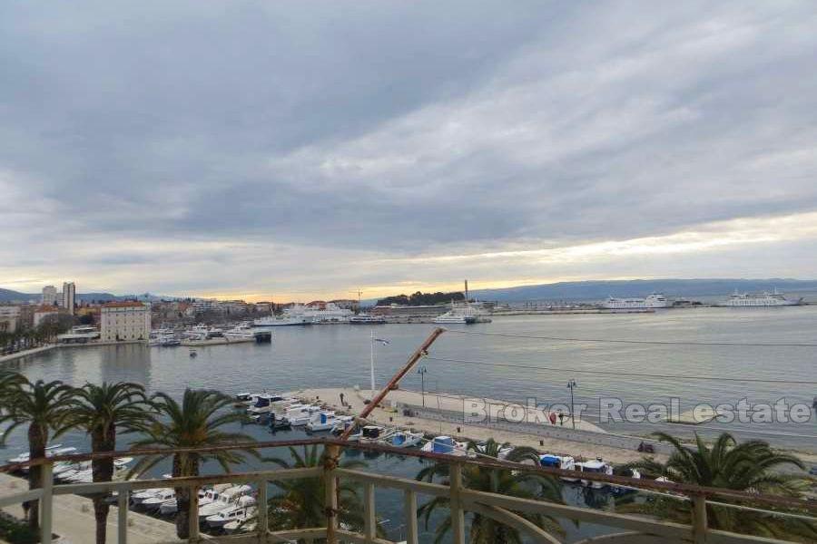 Appartement dans une position unique, première rangée de la mer