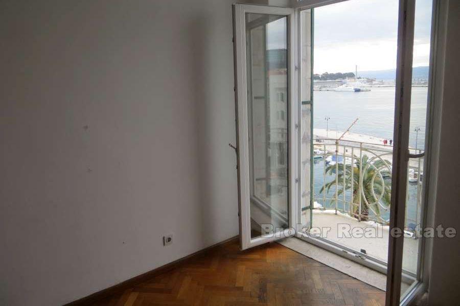 Appartement dans une position unique, première rangée de la mer