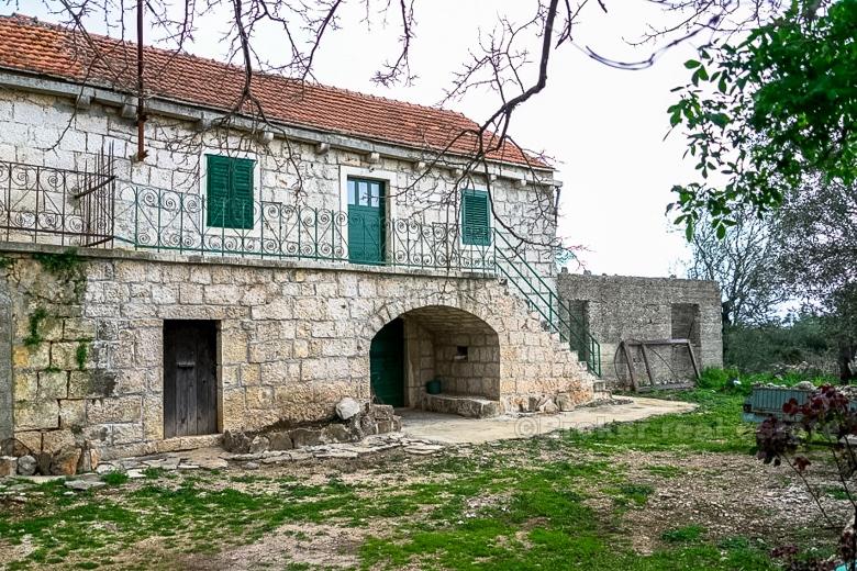 Maison en pierre dalmate, à vendre