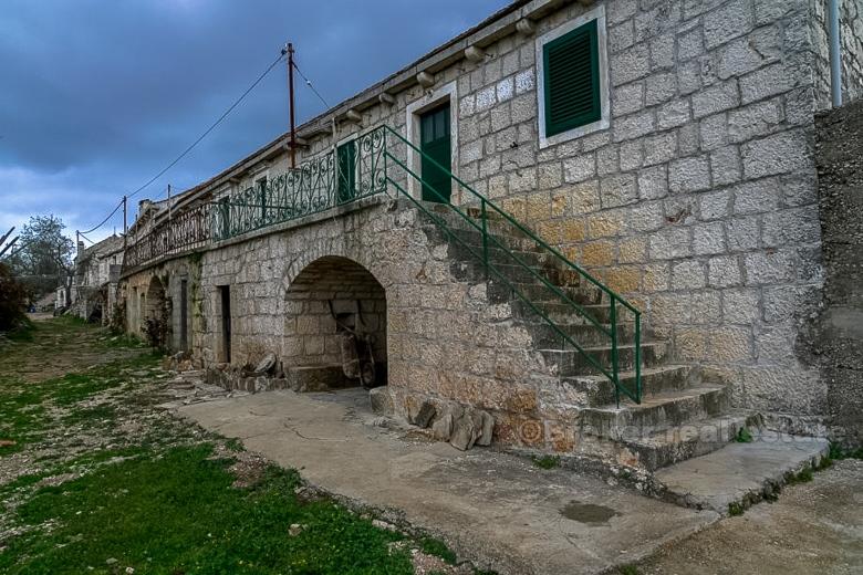 Maison en pierre dalmate, à vendre