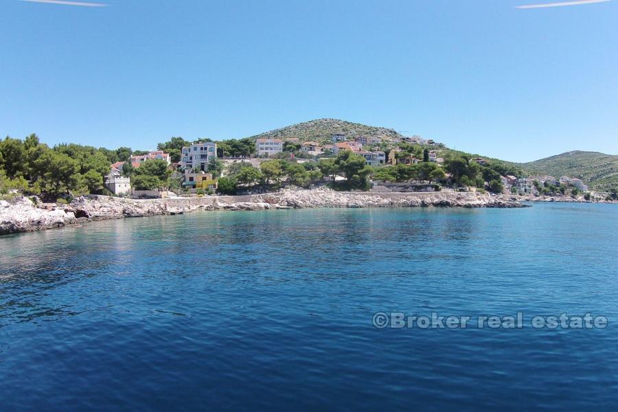 Terrain unique à côté de la mer, à vendre