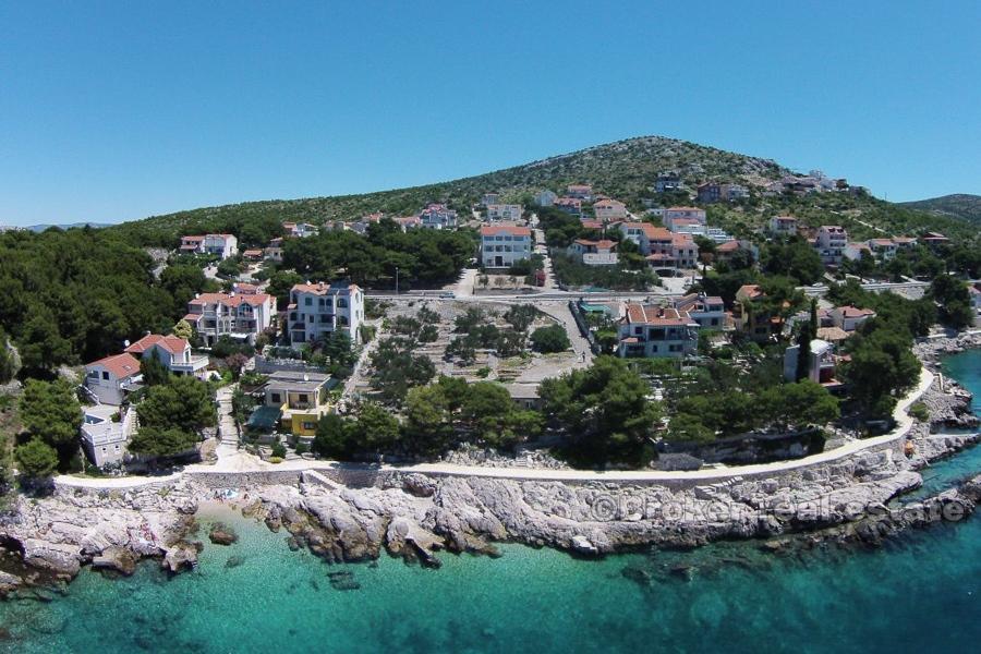 Terrain unique à côté de la mer, à vendre